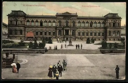 AK Kaiserslautern, Gewerbemuseum mit Passanten