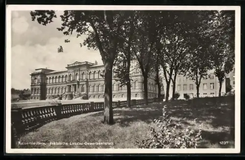 AK Kaiserslautern, Pfälzische Landes-Gewerbeanstalt, mit Grünanlage