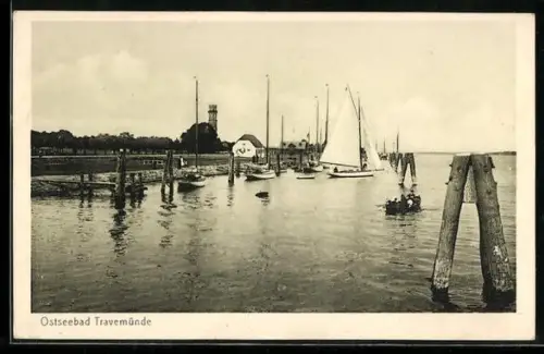 AK Travemünde, Segelboote am Hafen und Leuchtturm