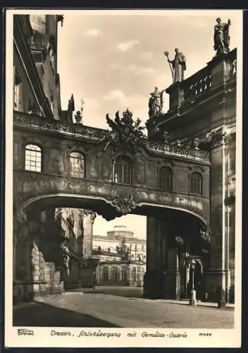 Foto-AK Walter Hahn, Dresden: Dresden, Schlossübergang mit Gemälde-Galerie