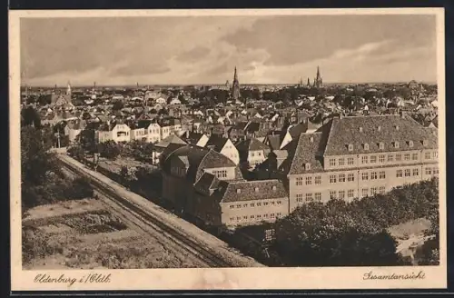 AK Oldenburg /Oldb., Gesamtansicht mit Bahnschienen aus der Vogelschau