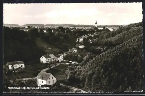 AK Ferschweiler /Bitburg, Totalansicht mit Kirche