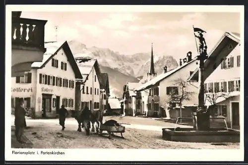 AK Partenkirchen, Floriansplatz mit Ochsenschlitten u. Brunnen im Winter