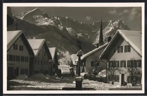 AK Partenkirchen, Floriansplatz mit Zugspitzgruppe im Winter