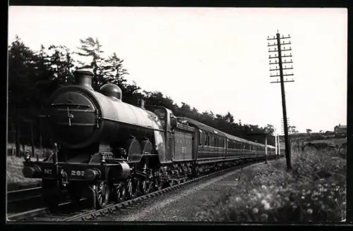 AK Britische Lokomotive Nr. 282 mit Personenzug in Fahrt, englische Eisenbahn