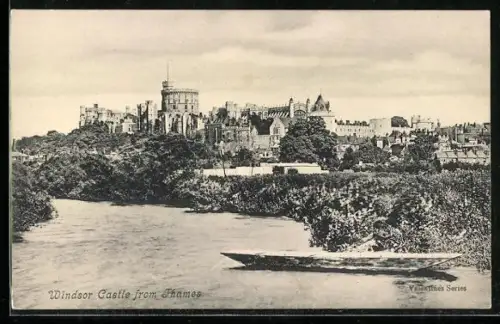 AK Windsor, Castle seen from the Thames