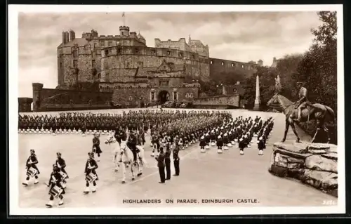 AK Edinburgh, Highlanders on Parade, Edinburgh Castle