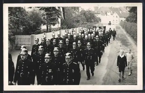 AK Emmendingen i. B., Feuerwehrleute auf der Strasse