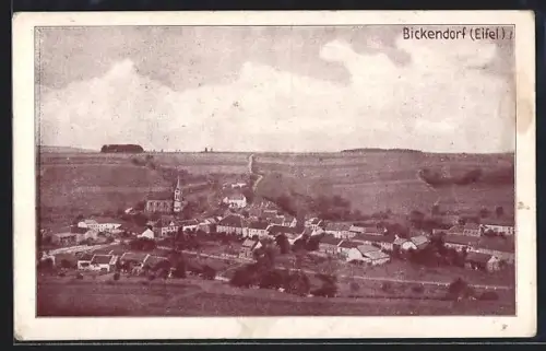 AK Bickendorf /Eifel, Ortsansicht mit Kirche und umliegender Landschaft