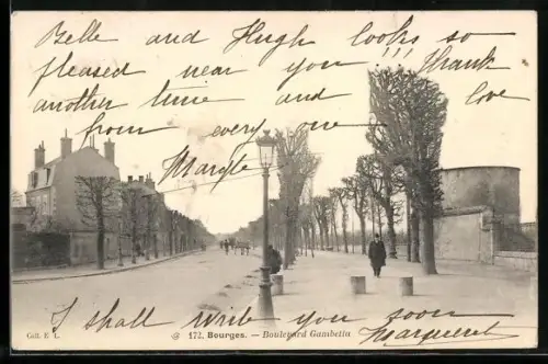 AK Bourges, Boulevard Gambetta avec passants et arbres en hiver