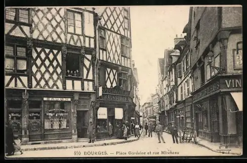 AK Bourges, Place Gordaine et rue Mirabeau avec maisons à colombages et passants
