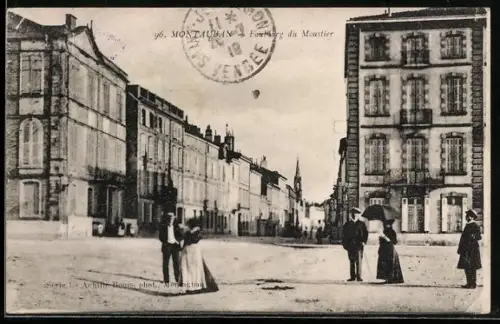 AK Montauban, Faubourg du Moustier avec passants et bâtiments historiques