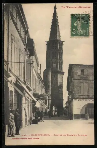 AK Nègrepelisse /Tarn-et-Garonne, Coin de la Place et Clocher