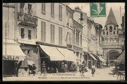 AK Moissac, Rue de la République et Église St-Pierre
