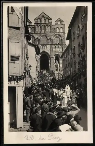 Foto-AK Le Puy, Passage de la Vierge Noire dans la rue des Tables, Procession historique 1932