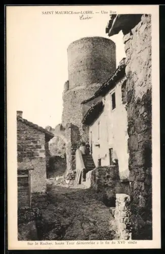 AK Saint-Maurice-sur-Loire, Une rue avec la tour démantelée du XVIe siècle