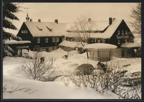AK Klingenthal i. Sa., HO-Sporthotel Waldgut Aschberg, Winteransicht