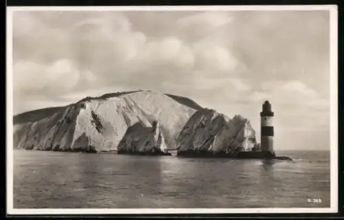 AK Isle of Wight, the Needles, Blick auf den Leuchtturm vor der Insel