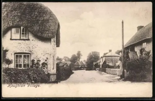 AK Houghton Village, Strassenpartie