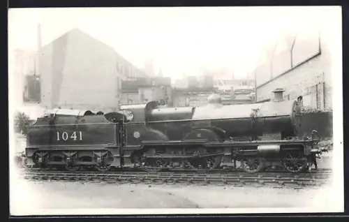 AK Britische Lokomotive Nr. 1041 mit Tender in Seitenansicht, englische Eisenbahn