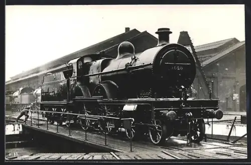 AK Britische Lokomotive Nr. 1026 auf der Lokomotiv-Drehscheibe in Derby, englische Eisenbahn