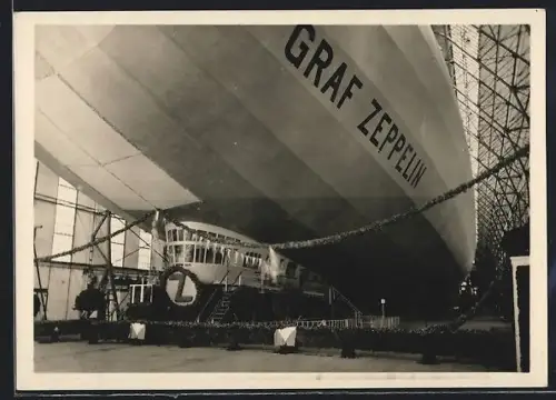 AK Taufe des Luftschiff Graf Zeppelin LZ 127 im Hangar
