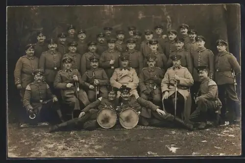 AK Soldaten der Infanterie in Uniform mit Trommeln