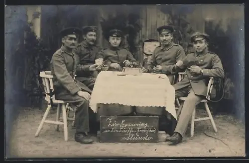 AK Munster Lager, Soldaten der Infanterie spielen Karten