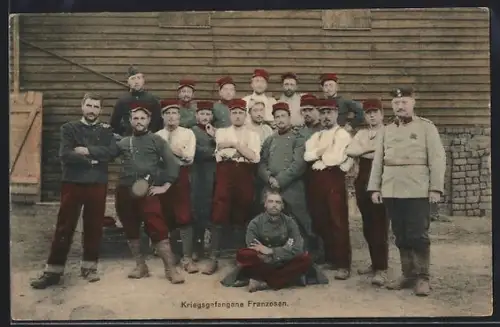 AK Kriegsgefangene Franzosen in Uniform