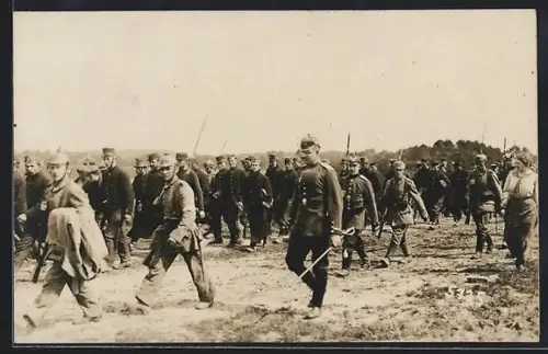 AK Kriegsgefangene in Uniform