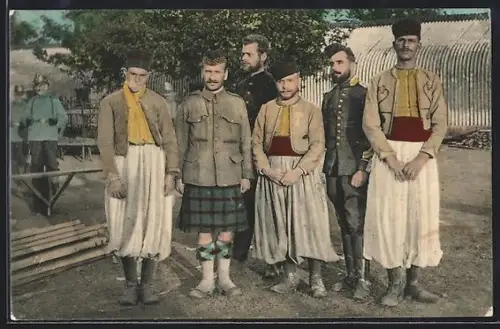 AK Soldaten und Gruppe von Kriegsgefangenen