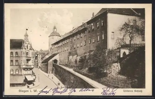 AK Siegen i. W., unteres Schloss und Passanten