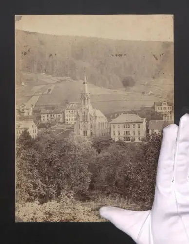 Fotografie E. Blumenthal, Wildbad, Ansicht Bad Wildbad, Blick auf den Ort mit St. Bonifatius Kirche, 21 x 28cm