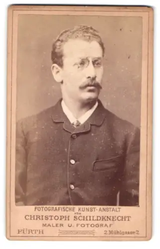 Fotografie Christoph Schildknecht, Fürth, Mühlgasse 2, Porträt eines Mannes mit Brille