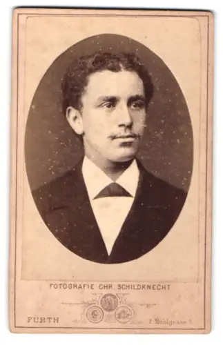 Fotografie Chr. Schildknecht, Fürth, Mühlgasse 2, Porträt eines jungen Mannes