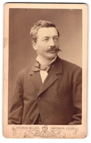 Fotografie Friedrich Müller, München, Amalienstrasse 9, Portrait eines Mannes mit Schnurrbart