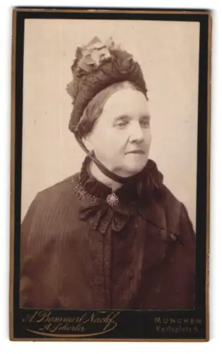 Fotografie A. Bammert Nachf., München, Karlsplatz 6, Dame mit elegantem Hut