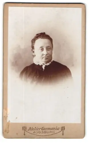 Fotografie Atelier Germania, Augsburg, Bahnhofstrasse 12½, Porträt einer Dame