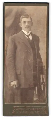 Fotografie Adolf Behrmann, Visselhövede, Langenstrasse, Porträt eines eleganten Herrn