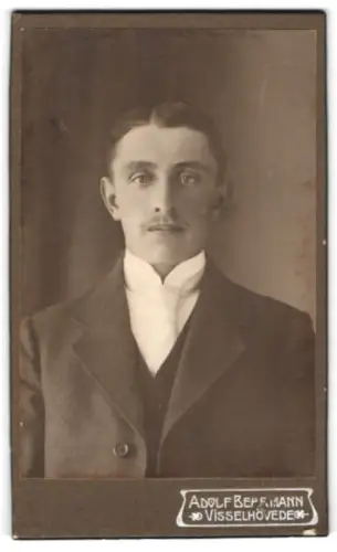Fotografie Adolf Behrmann, Visselhövede, Porträt eines eleganten Mannes