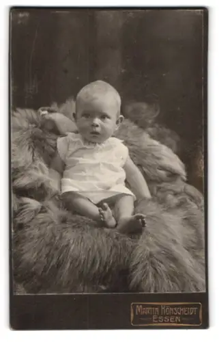 Fotografie Martin Hönscheidt, Essen, Rüttenscheiderstrasse 150, Porträt eines Kleinkindes