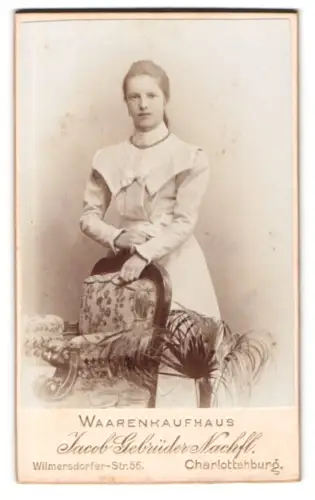 Fotografie Jacob Gebrüder Nachfl., Charlottenburg, Wilmersdorfer Str. 56, Dame im eleganten Kleid