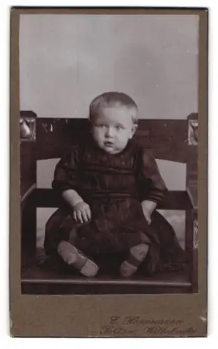 Fotografie E. Hannemann, Soltau, Wilhelmstrasse, Porträt eines kleinen Kindes