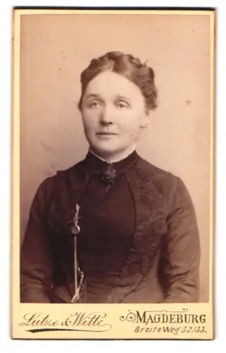 Fotografie Lutze & Witte, Magdeburg, Breite Weg 32/33, Porträt einer Dame