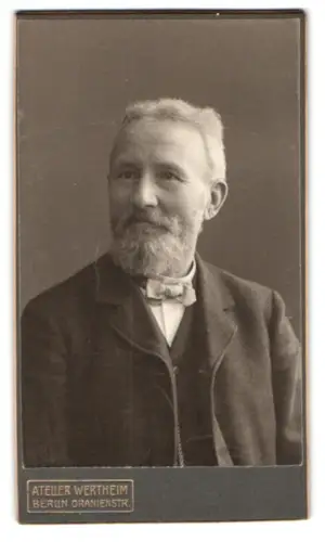 Fotografie Atelier Wertheim, Berlin Oranienstr., Älterer Herr mit Bart