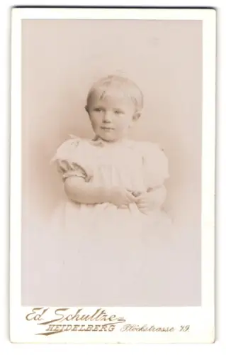 Fotografie Ed. Schultze, Heidelberg, Plöckstrasse 79, Porträt eines Kindes