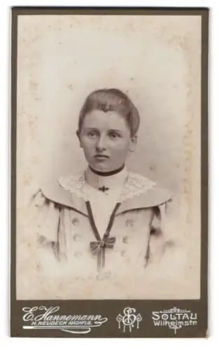 Fotografie E. Hannemann, Soltau, Wilhelmstr., Porträt einer jungen Frau