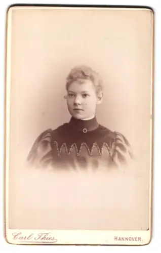 Fotografie Carl Thies, Hannover, Höltystrasse 13, Porträt einer jungen Frau