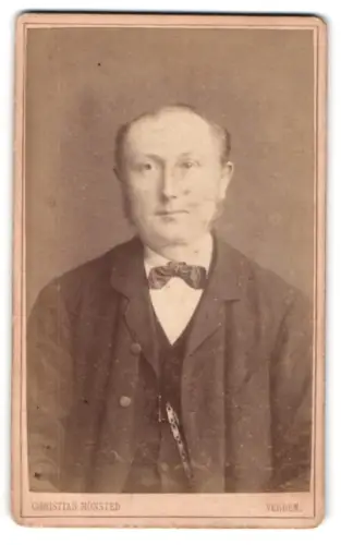 Fotografie Christian Mönsted, Verden, Eitzer Chaussee 43, Würdevolle Porträtaufnahme eines Mannes