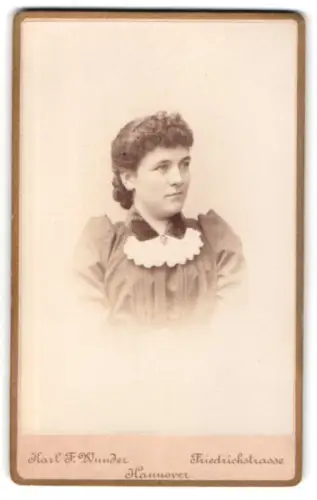Fotografie Karl F. Wunder, Hannover, Friedrichstrasse, Porträt einer Frau